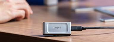 具備 USB-C 介面的 Kingston XS-2000 外接式 SSD 固態硬碟