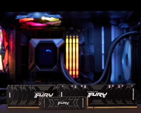 ภายในของเคส PC ที่ติดตั้งไฟ RGB พร้อมหน่วยความจำ Kingston Fury Beast DRAM และ Kingston FURY Renegade M.2 SSD