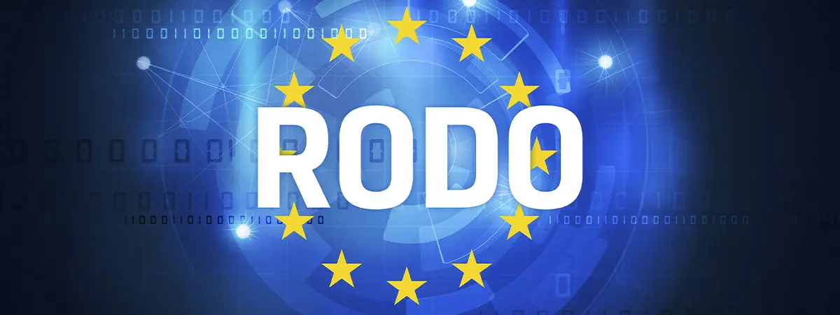 Symbol RODO na niebieskim cyfrowym tle z gwiazdami flagi UE, połączeniami sieciowymi i kodem binarnym