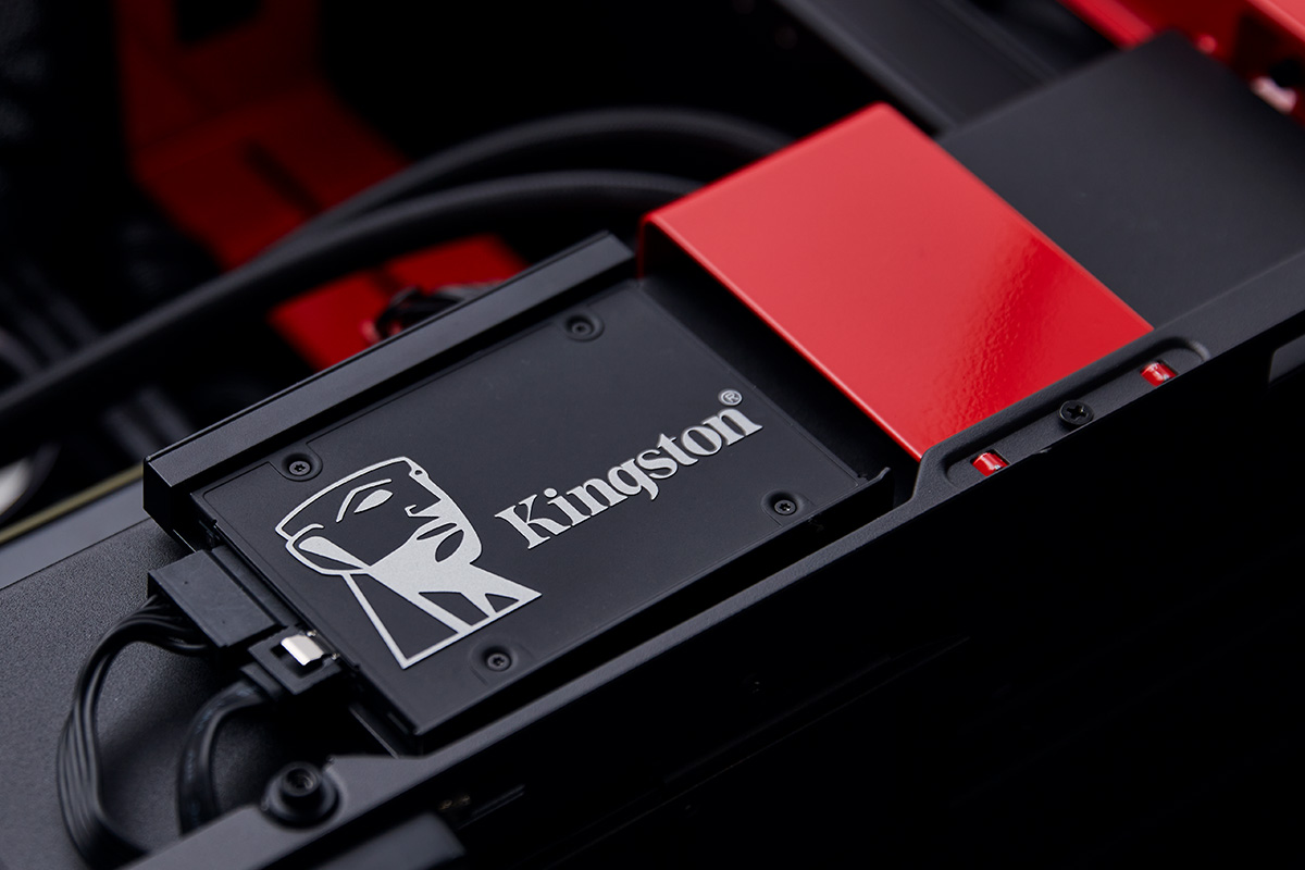 Kingston SATA SSD bir PC’ye takılı