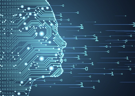 Viso rappresentante un’intelligenza artificiale con scheda a circuiti stampati e codici binari e flusso di dati su uno sfondo blu