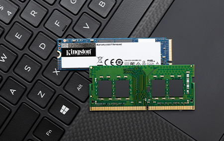 Kingston M.2 SSD та SODIMM на клавіатурі ноутбука
