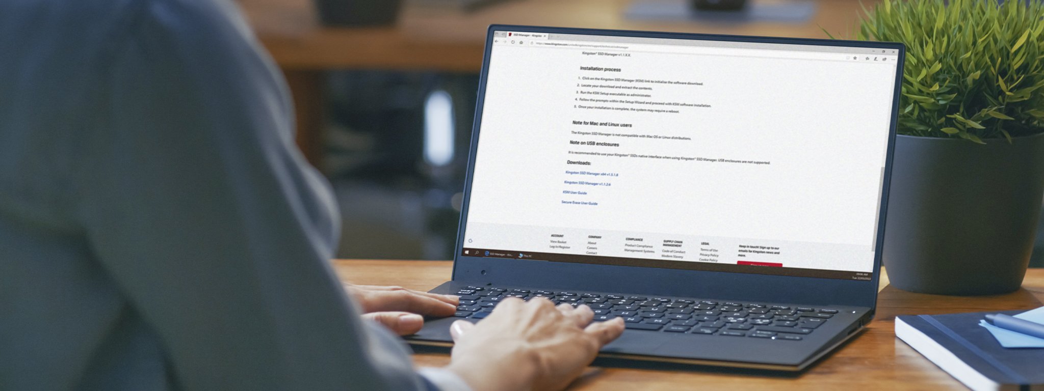 a woman on her laptop using Kingston SSD manager to check on her SSD’s health