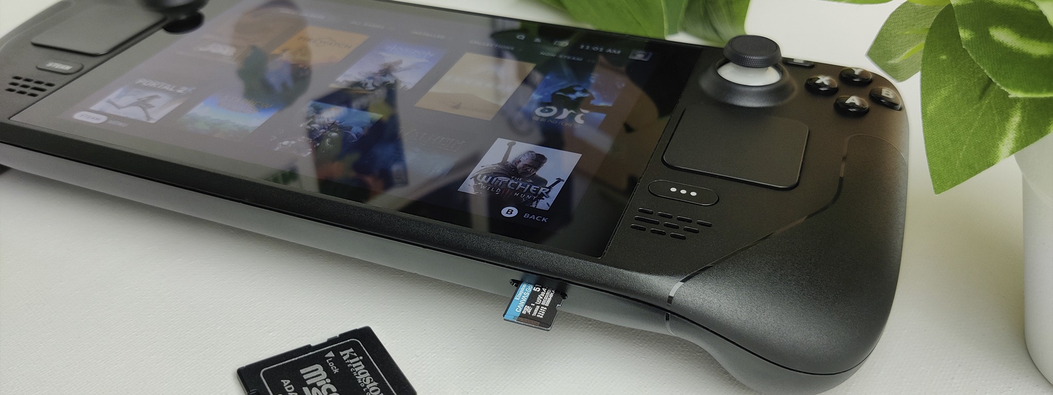 microSD Canvas Go! Plus da Kingston em um slot de cartão do console do Steam Deck