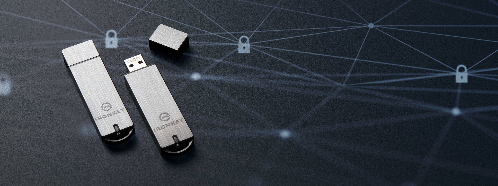 Um par de pendrives USB IronKey Locker+ 50 criptografados em uma superfície preta com ícones gráficos de cadeado em branco