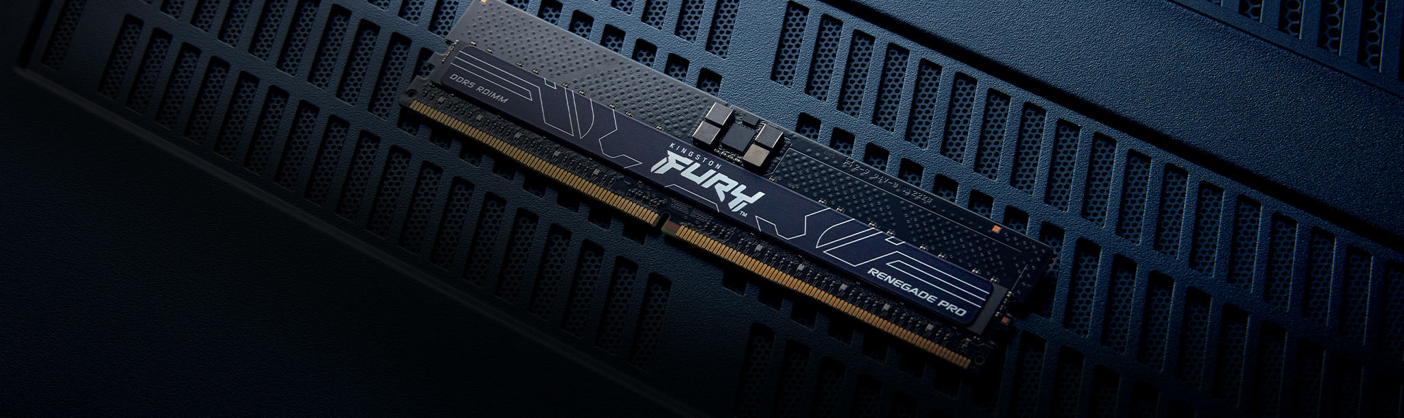 마더보드에 장착된 Kingston FURY Renegade Pro DDR5 RDIMM 모듈의 묘사.