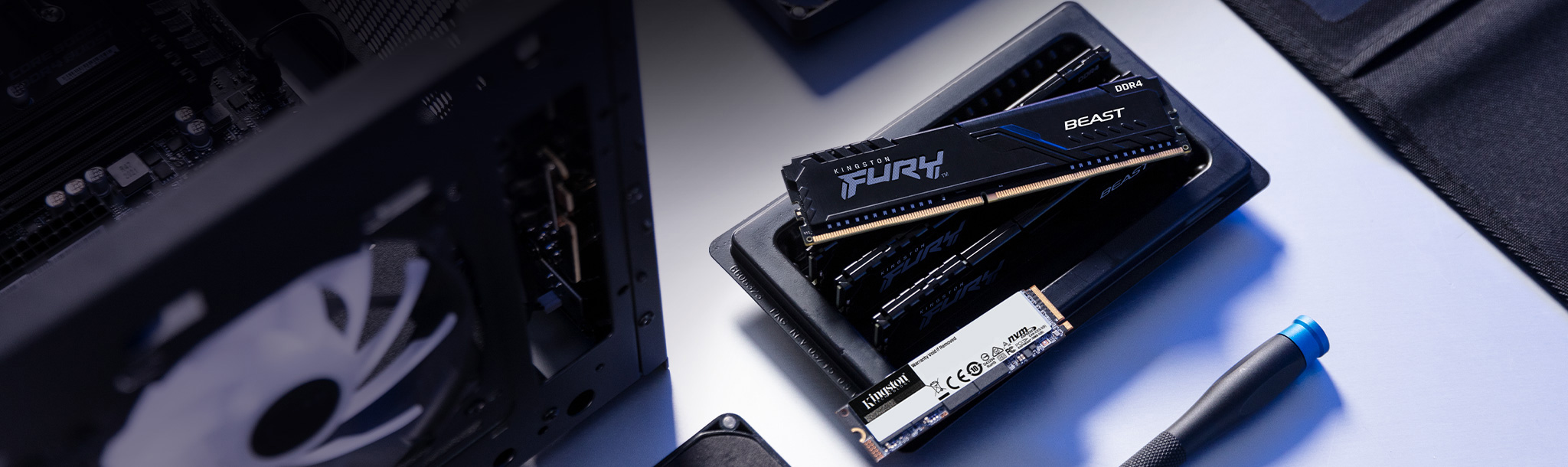 具備 Kingston FURY 記憶體和 SSD 固態硬碟的電競電腦