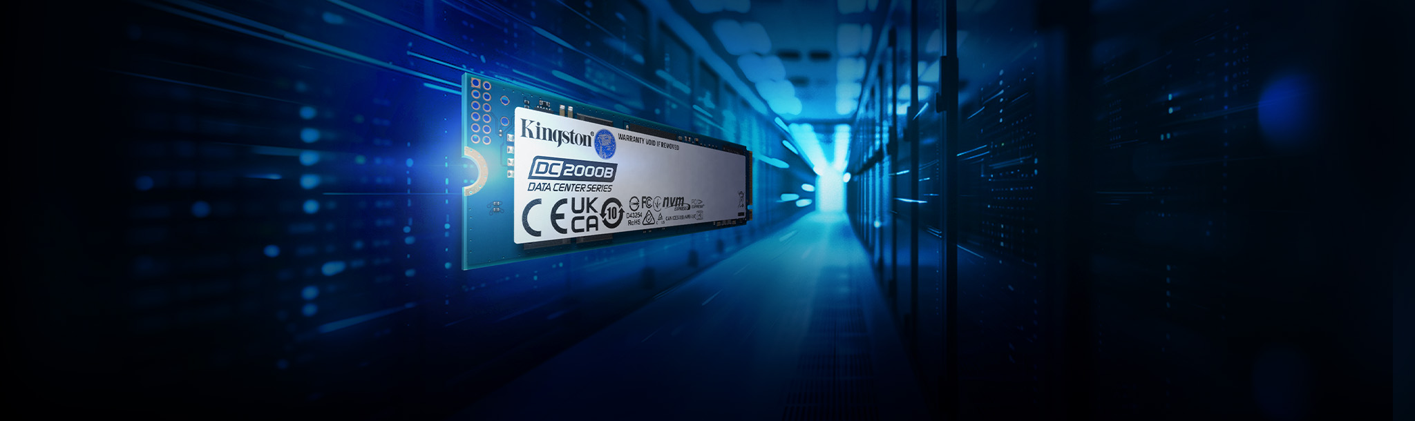 Kingston DC2000B SSD ทาบบนฉลากหลังเรียบง่ายที่แสดงถึงการเคลื่อนที่และความเร็ว