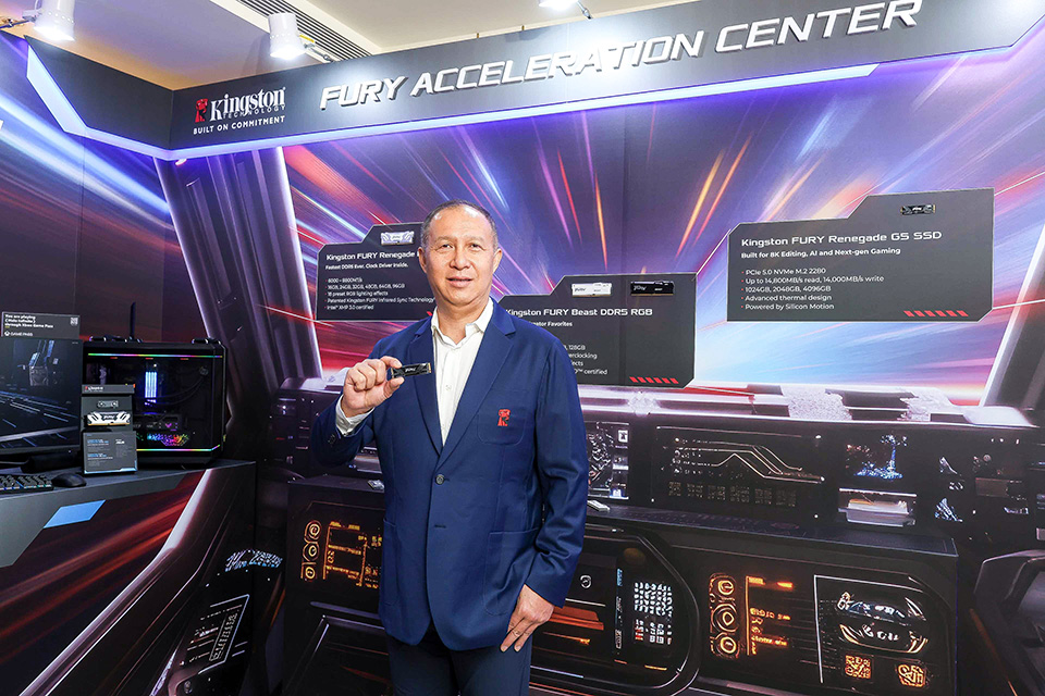 Enabling the Future of AI with High-Performance Solutions at COMPUTEX 2025 Kevin Wu shows Kingston FURY Renegade G5 SSD at the Kingston booth at COMPUTEX 2025