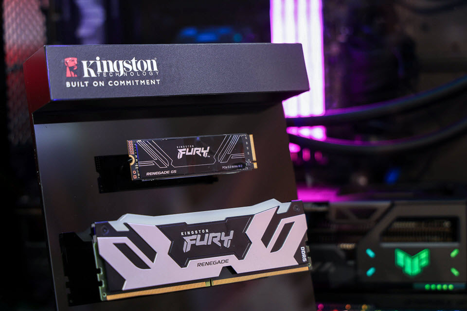 Kingstonが未来を動かす: COMPUTEX 2025で高性能ソリューションを通じ、AIの未来を実現へ Kingston FURY Renegade G5 SSD at the Kingston booth at COMPUTEX 2025