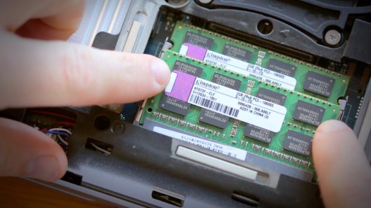 How to install memory in a laptop PC