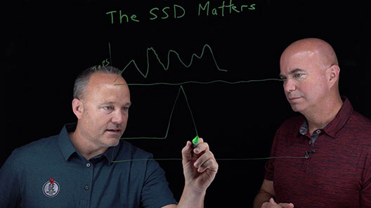 In diesem ChalkTalk-Video sprechen George Crump, führender Analyst von Storage Swiss, und Cameron Crandall von Kingston Technology über Themen rund um SSD.